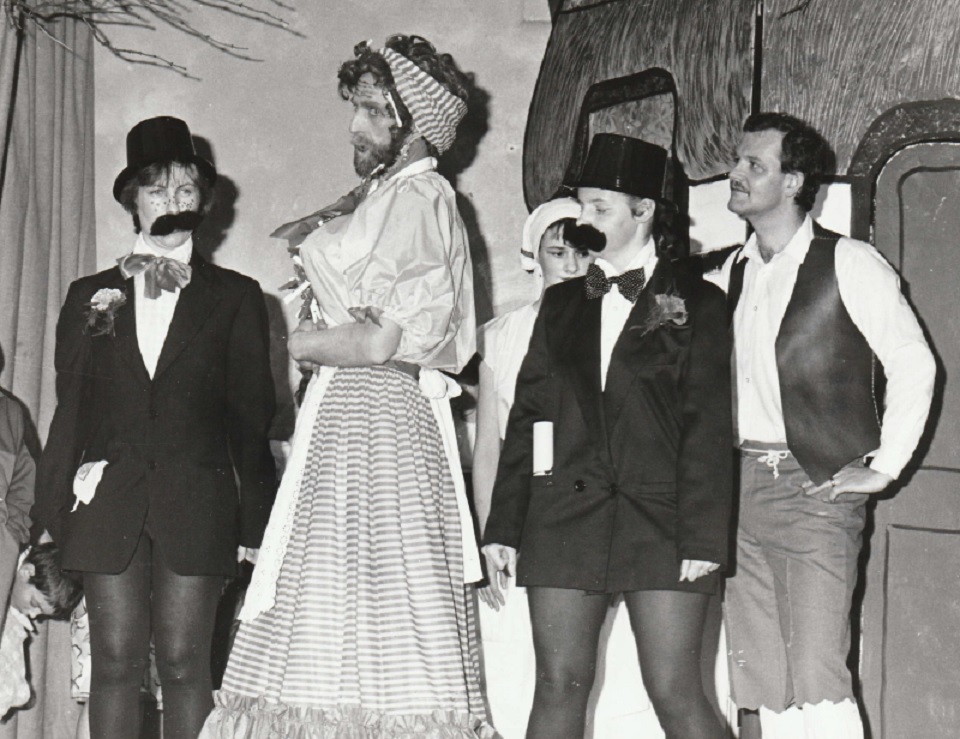 Dame Daffodil (John Metcalfe) with Brokers Men Yvonne Athersmith (left) and Jan Gough in Sing A Song Of Sixpence in 1989