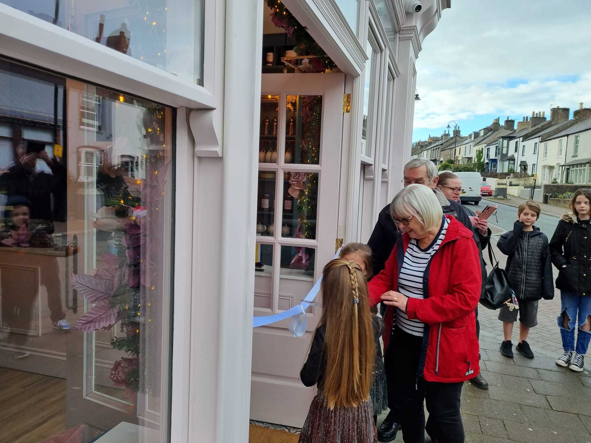 Former owners, Hazel and Keith cutting the ribbon with Emmas children 